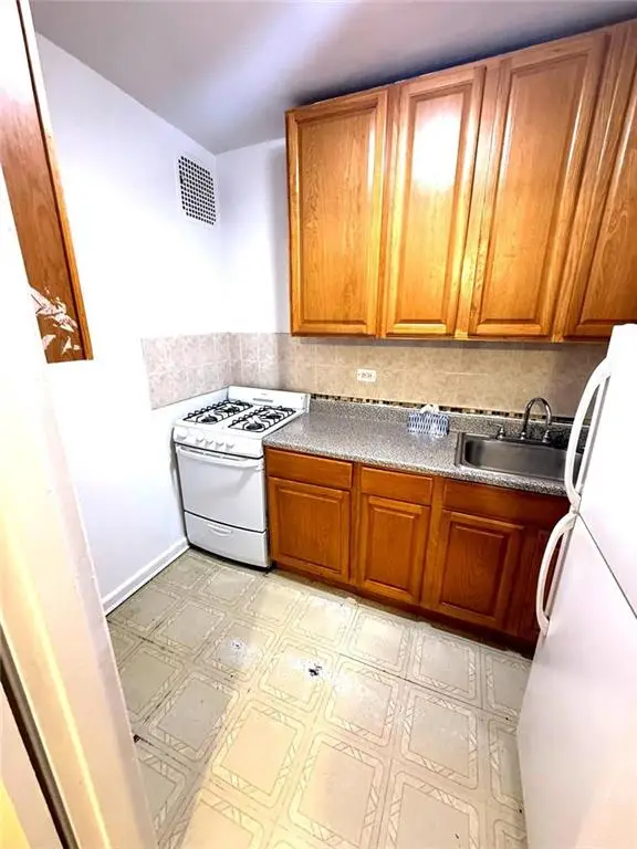 2265 Ocean Parkway #4H, Brooklyn, NY 11223 - Image #2