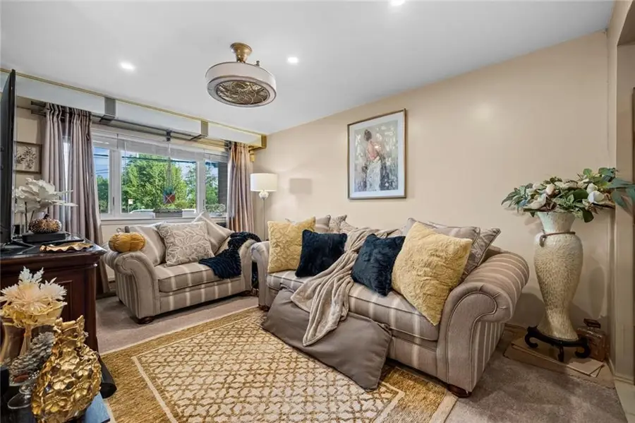 7941 Seaview Avenue #E1, Brooklyn, NY 11236 - Image #2