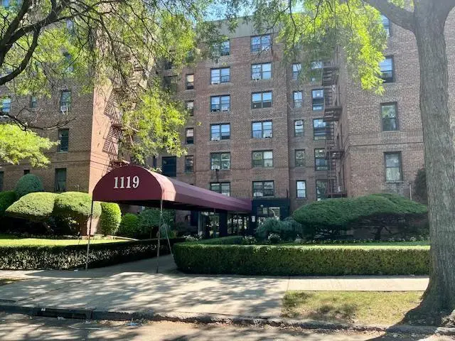 1119 Ocean Parkway #1N, Brooklyn, NY 11230 - Image #1