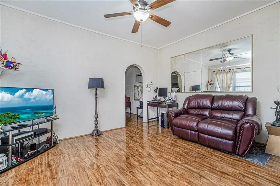 124 Hett Avenue, Staten Island, NY 10306 - Image #2