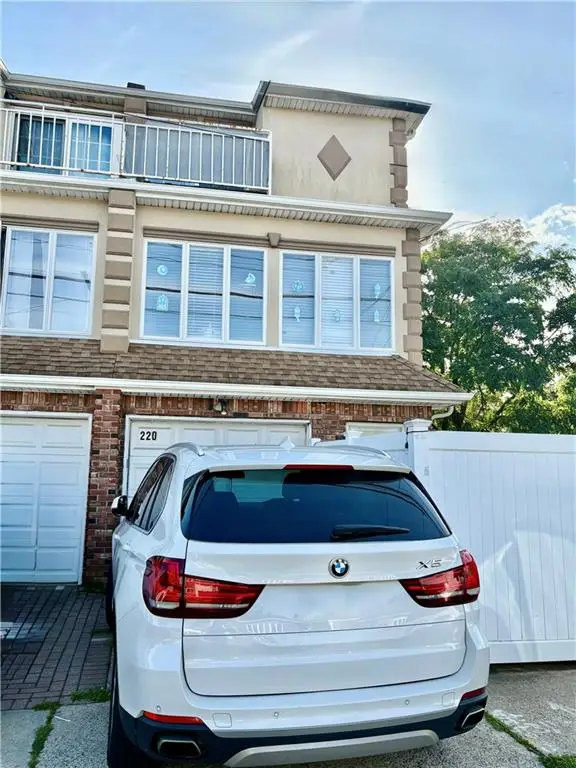 220 Norway Avenue, Staten  Island, NY 10305