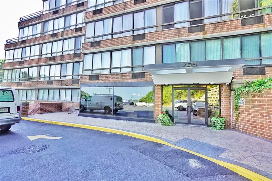 755 Narrows Road North #707, Staten Island, NY 10304 - Image #3