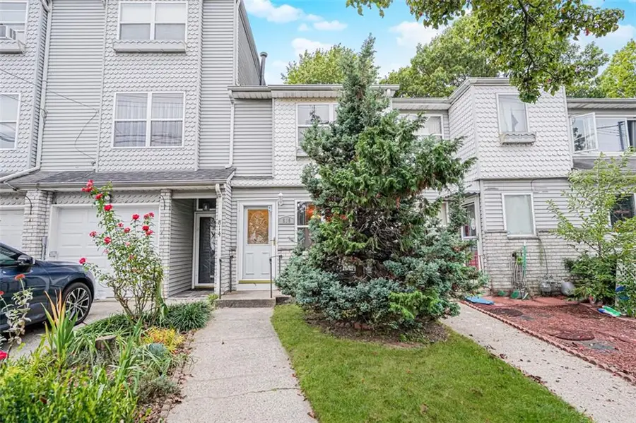 816 Bloomingdale Road, Staten Island, NY 10309 - Image #2