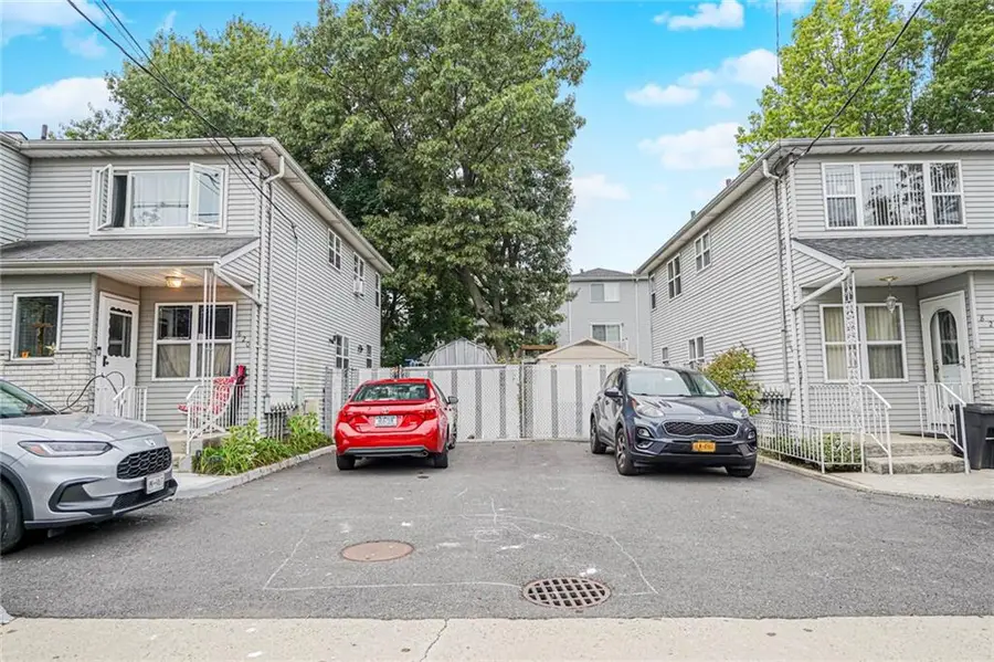 816 Bloomingdale Road, Staten Island, NY 10309 - Image #3