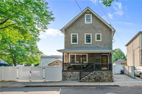 453 North Railroad Avenue, Staten  Island, NY 10304