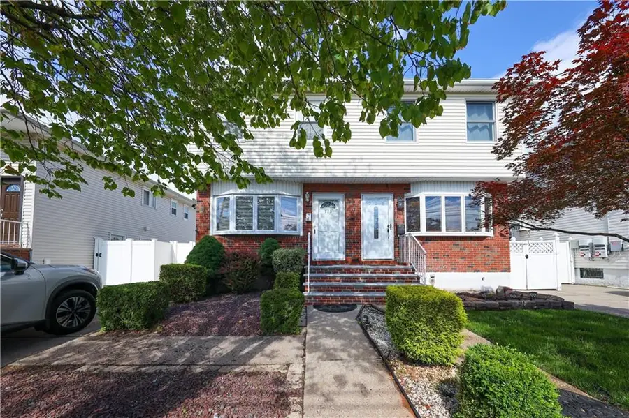 223 Abingdon Avenue, Staten Island, NY 10308 - Image #2