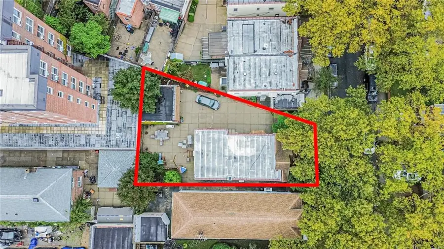 33 Manhattan Court, Brooklyn, NY 11223 - Image #2