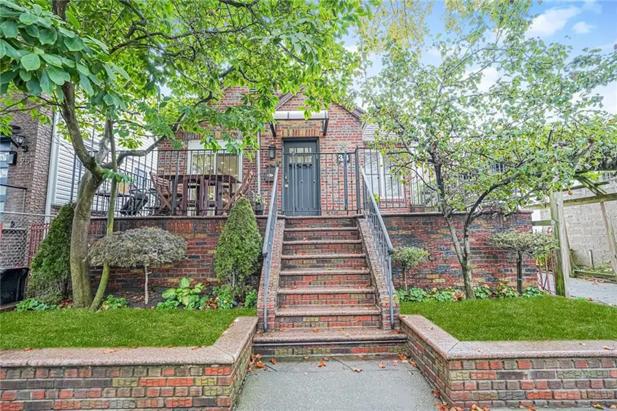 33 Manhattan Court, Brooklyn, NY 11223 - Image #3