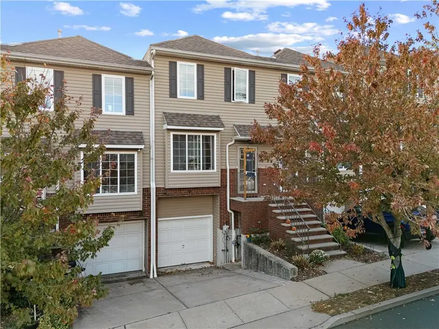 16 Burgundy Loop, Staten Island, NY 10304 - Image #2