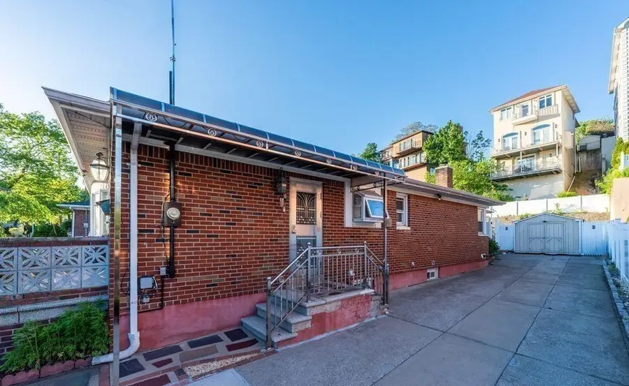 669 West Fingerboard Road, Staten Island, NY 10305 - Image #2