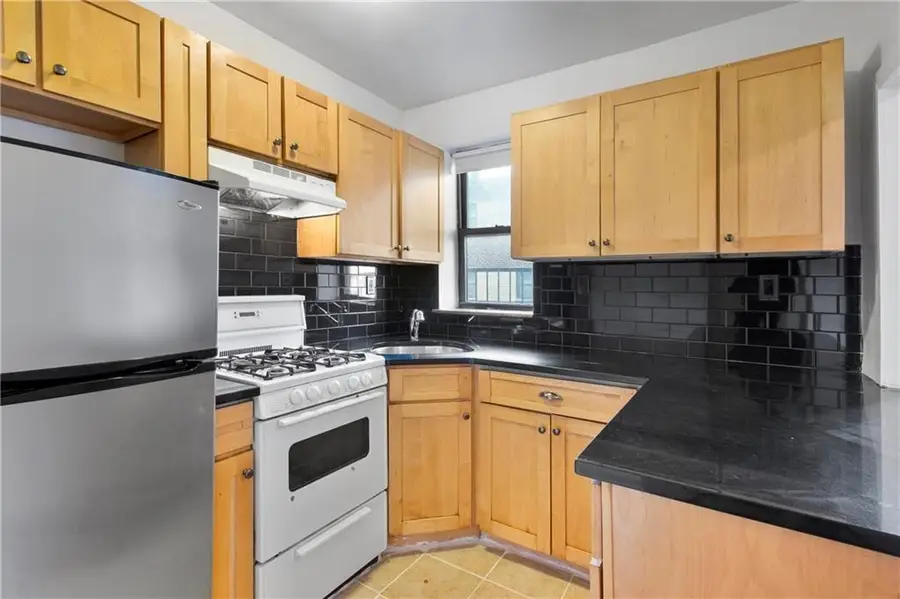 129 Beach 118th Street #2L, Rockaway Park, NY 11694 - Image #2