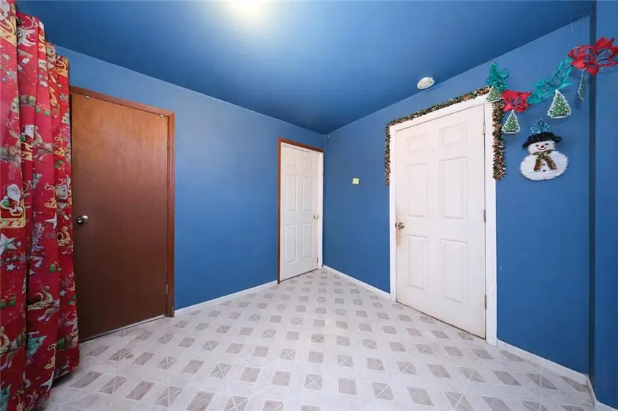 132 Saint Marys Avenue, Staten Island, NY 10305 - #3