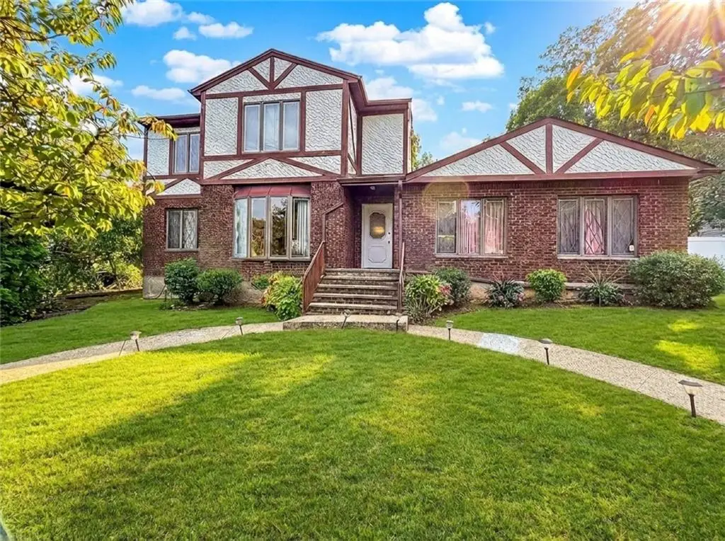 282 Boscombe Avenue, Staten Island, NY 10309 - #1