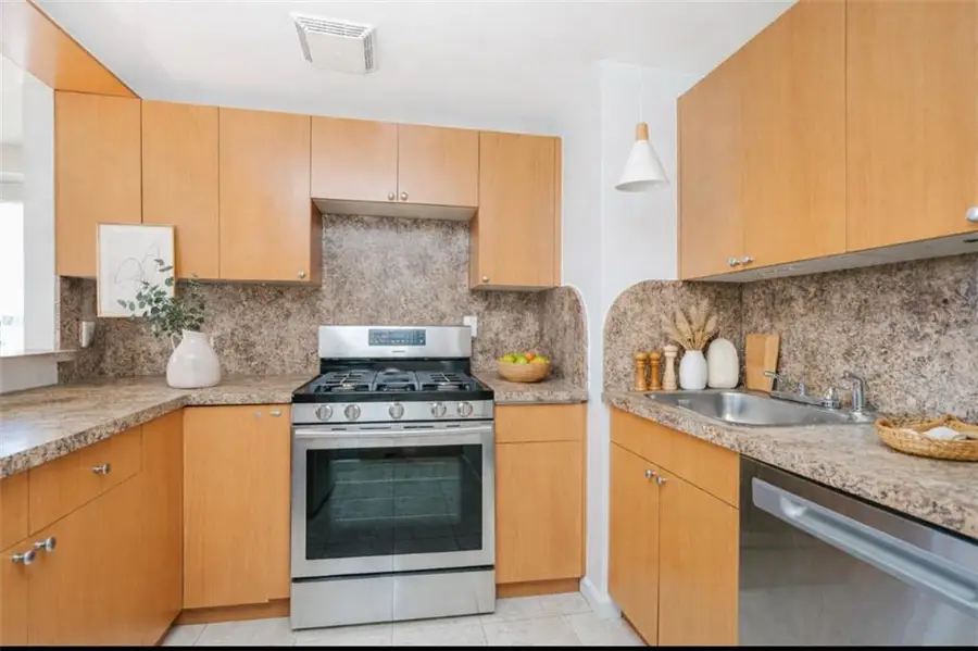 2072 Ocean Avenue #701, Brooklyn, NY 11230 - Image #2