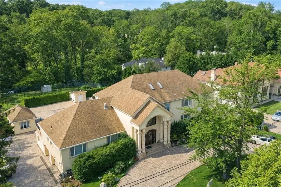 724 Todt Hill Road, Staten Island, NY 10304 - #2