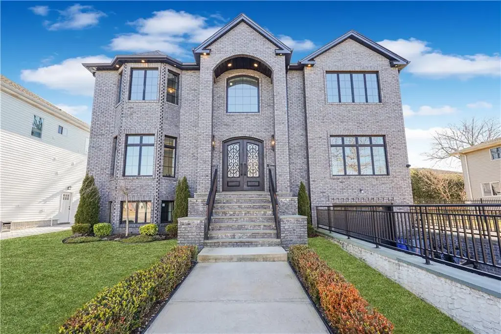 946 Edgegrove Avenue, Staten Island, NY 10309 - Image #1