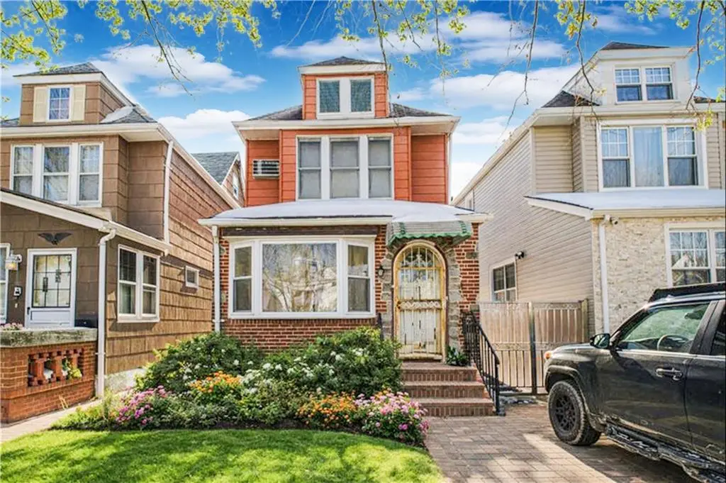 6252 80th Road, Glendale, NY 11385 - Image #1