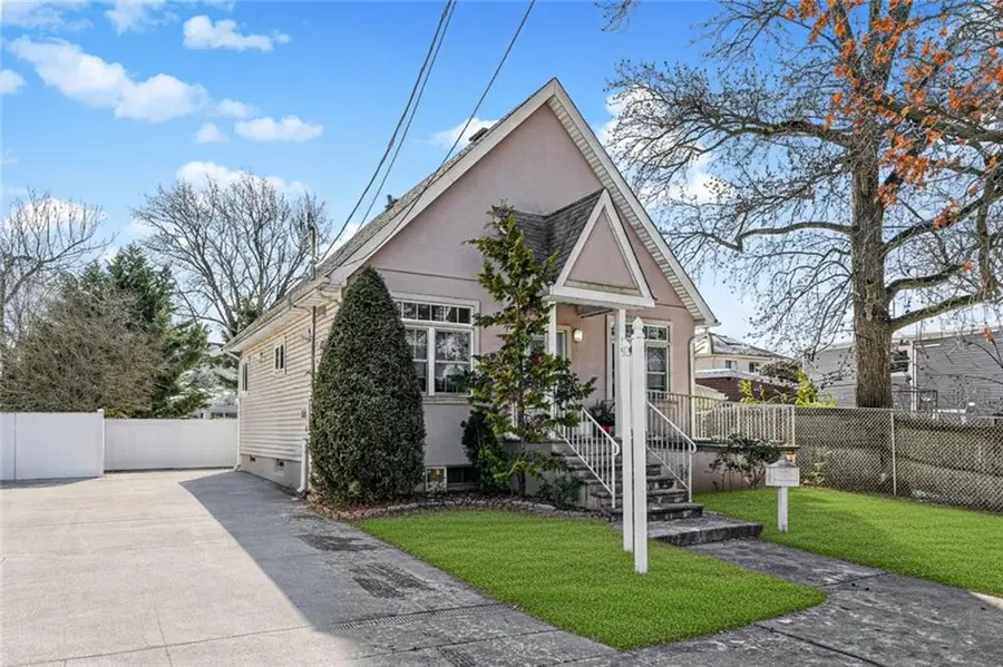 1562 Drumgoole Road East, Staten Island, NY 10309 - #2