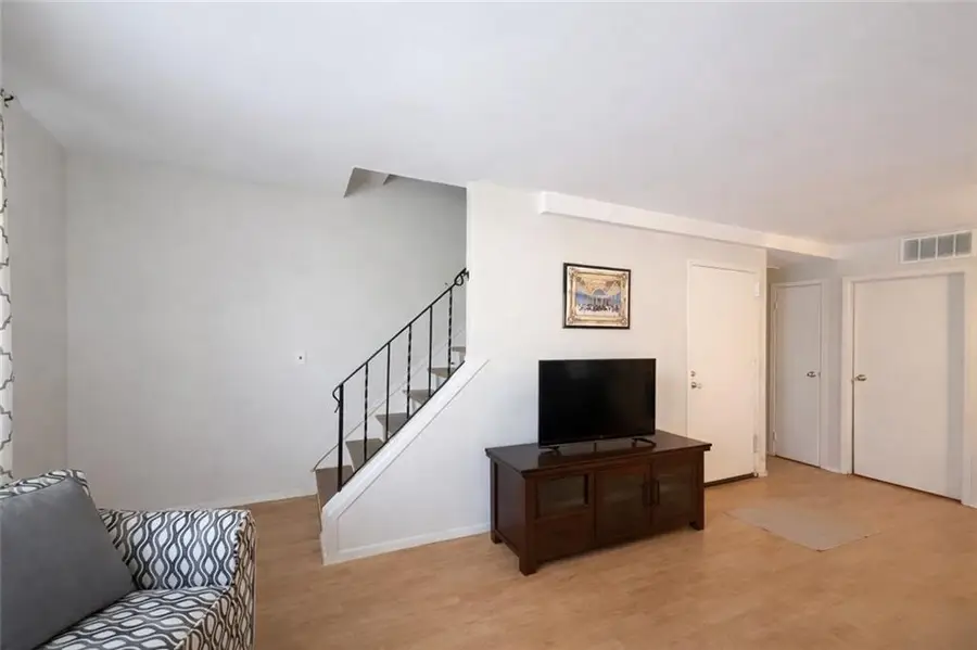 21 Richmond Court, Staten Island, NY 10303 - #2