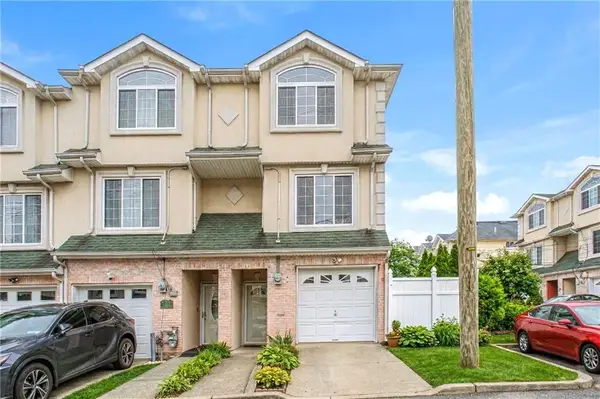 61 Merivale Lane, Staten  Island, NY 10304