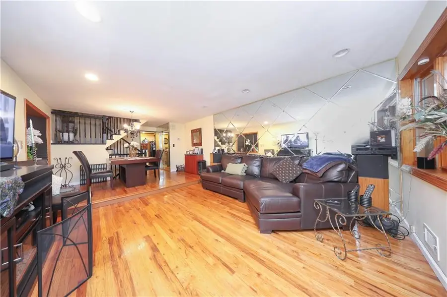 76 South Railroad Avenue, Staten Island, NY 10305 - #3