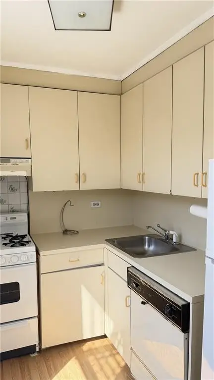 740 East 32nd Street #J6, Brooklyn, NY 11210 - #2