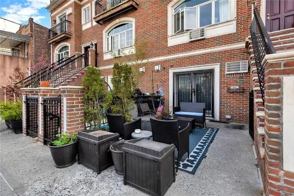 370 90th Street #1D, Brooklyn, NY 11209