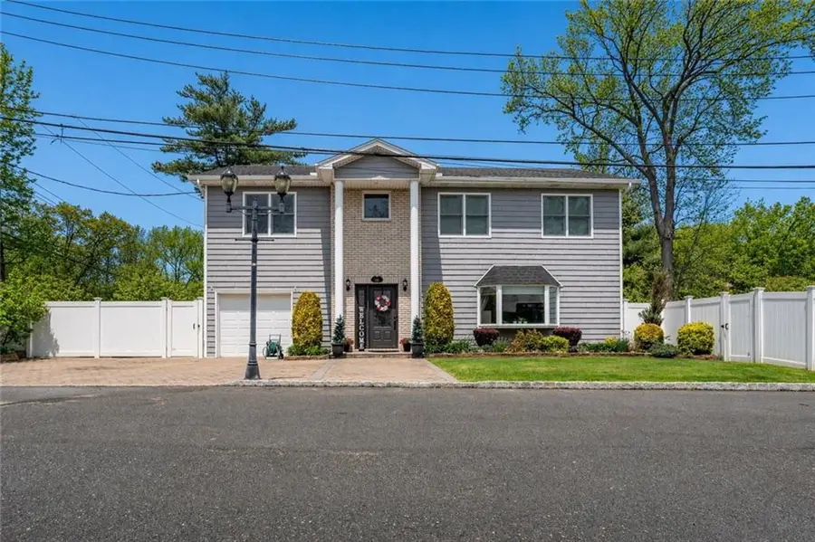 305 Woodvale Avenue, Staten Island, NY 10309 - #2