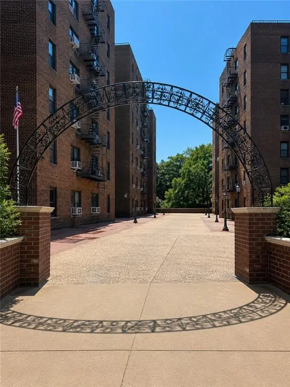 83-75 Woodhaven Boulevard #2H, Woodhaven, NY 11421