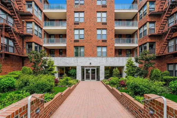 9511 Shore Road #112, Brooklyn, NY 11209