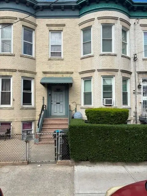 290 East 34th Street, Brooklyn, NY 11203