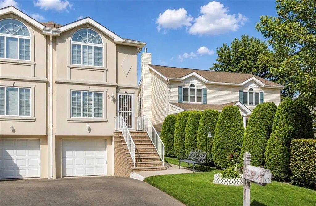 285 Robinson Avenue, Staten Island, NY 10312 - #1