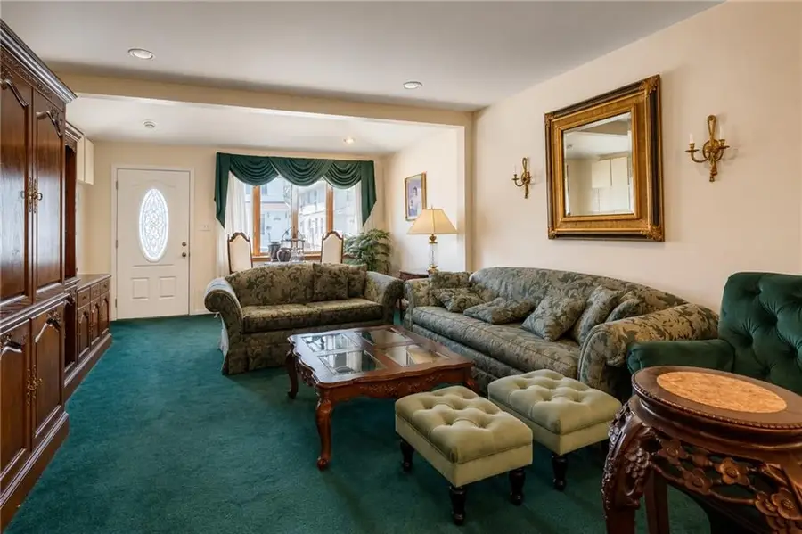 27 Lloyd Court, Brooklyn, NY 11223 - #3