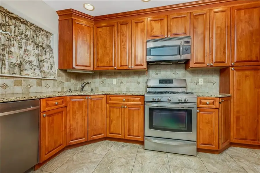 7326 171st Street, Fresh Meadows, NY 11366 - #3