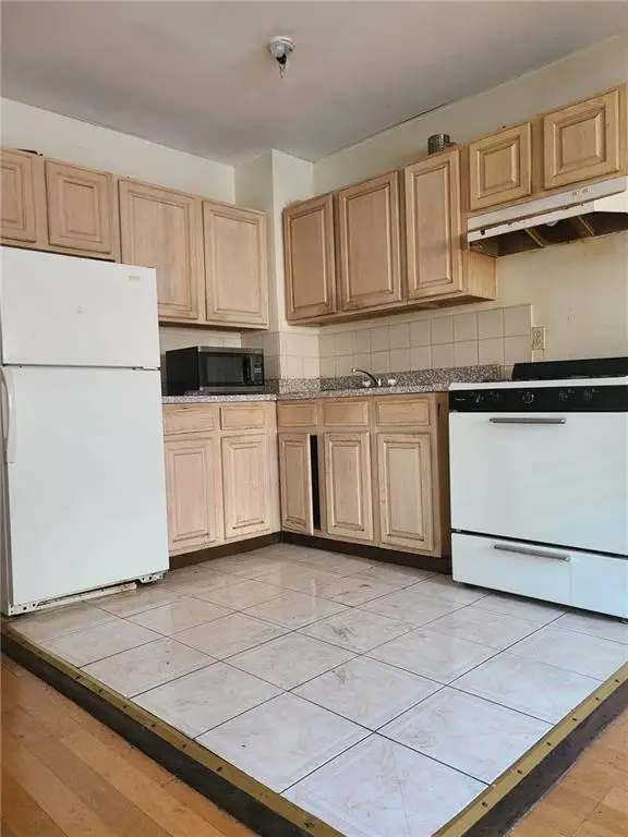 404 East 21st Street, Brooklyn, NY 11226 - #3