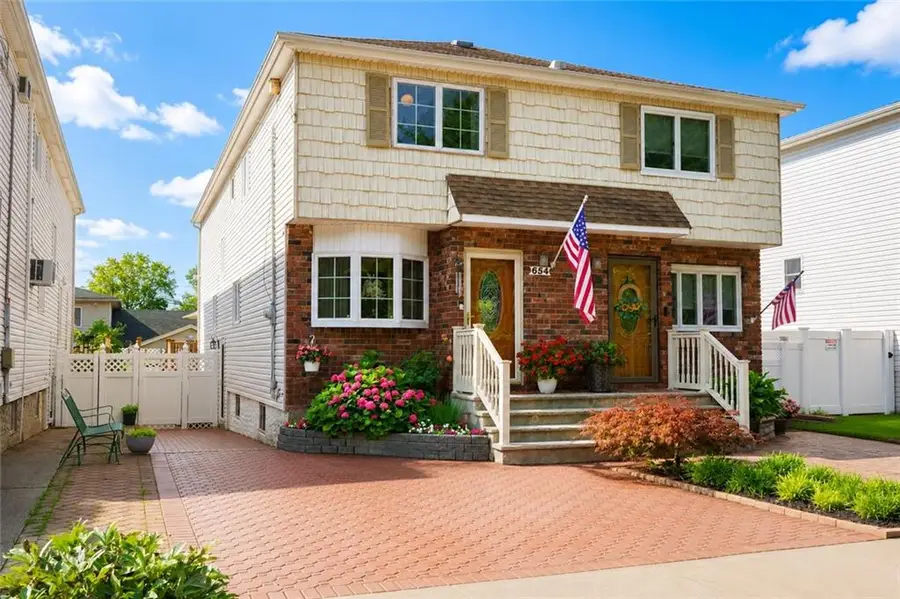 654 Ramona Avenue, Staten Island, NY 10309 - #2