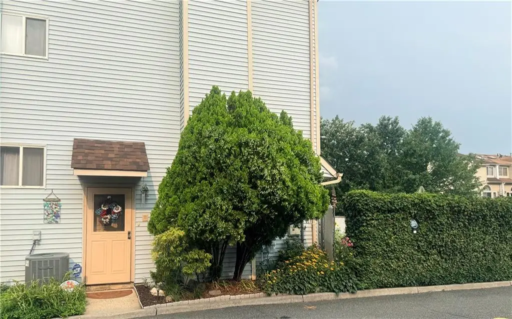 15 Phyllis Court, Staten Island, NY 10309 - #1