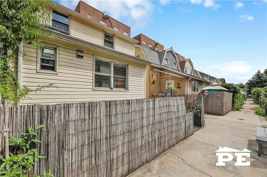 17 Margaret Court, Brooklyn, NY 11235 - #3