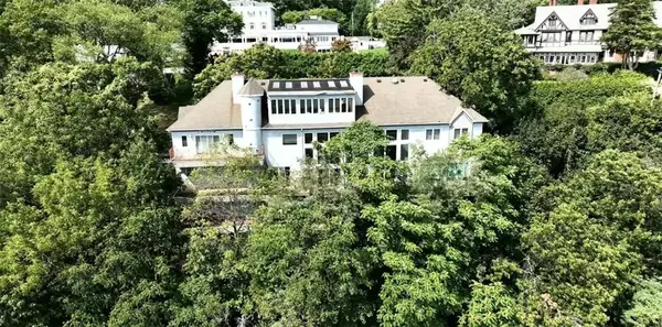 126 Flagg Place, New York, NY 10304