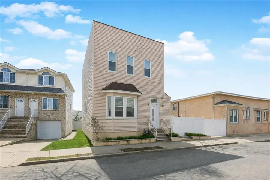 98 Robin Road, Staten Island, NY 10305 - #2