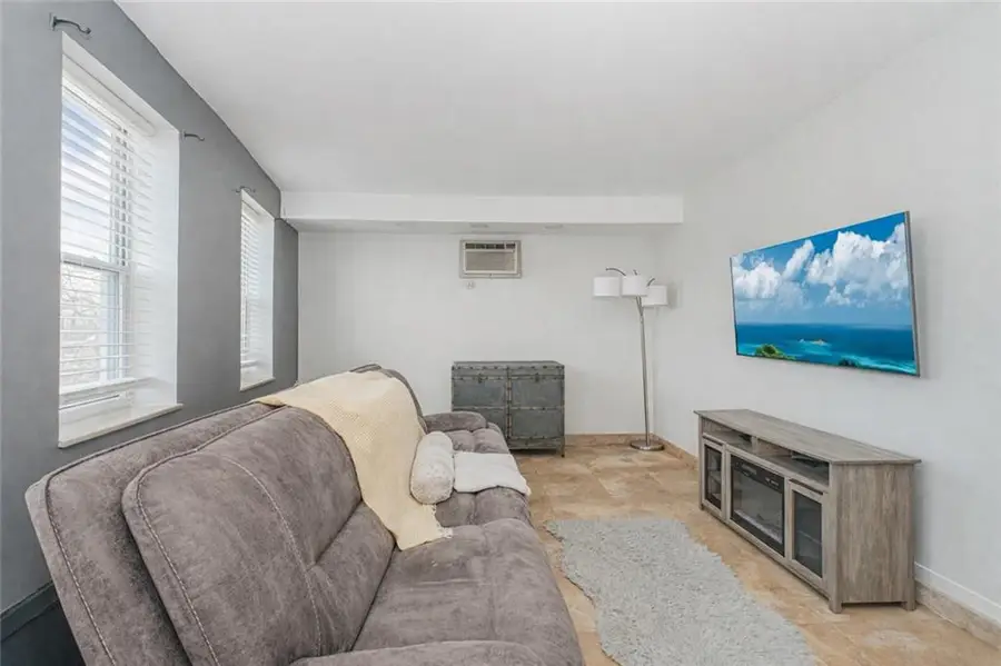 98 Robin Road, Staten Island, NY 10305 - #3