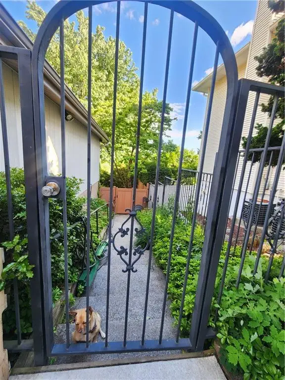 16 Manor Court, Staten Island, NY 10306 - #2