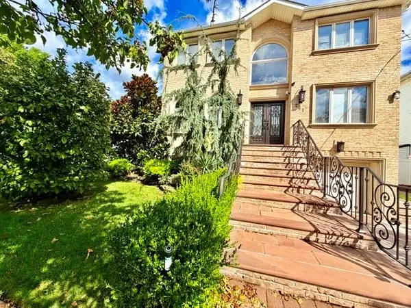 207 Swinnerton Street, Staten  Island, NY 10307