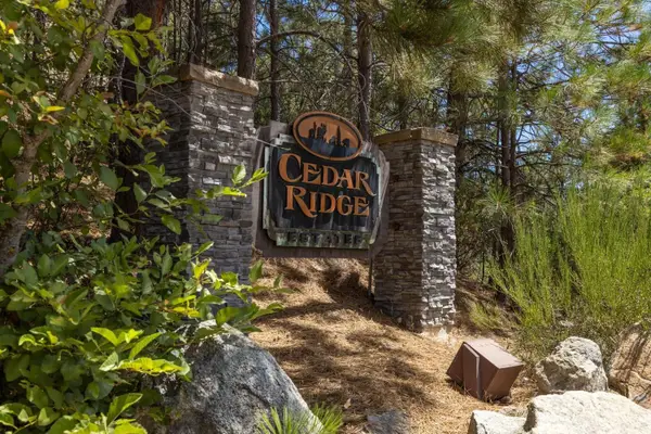 8 N Cedar Vista Circle, Bass Lake, CA 93604