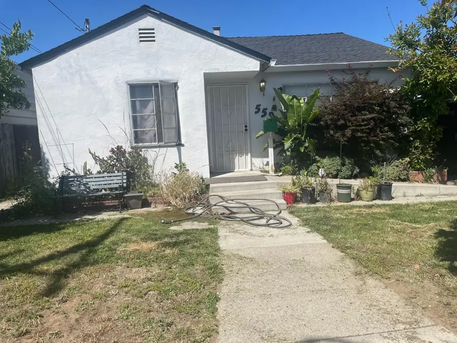 559 S Veach Avenue, Manteca, CA 95337 - #2
