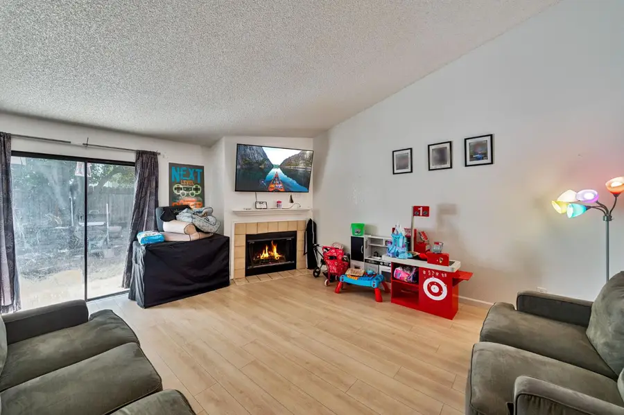 9412 Aizenberg Circle, Elk Grove, CA 95624 - #3