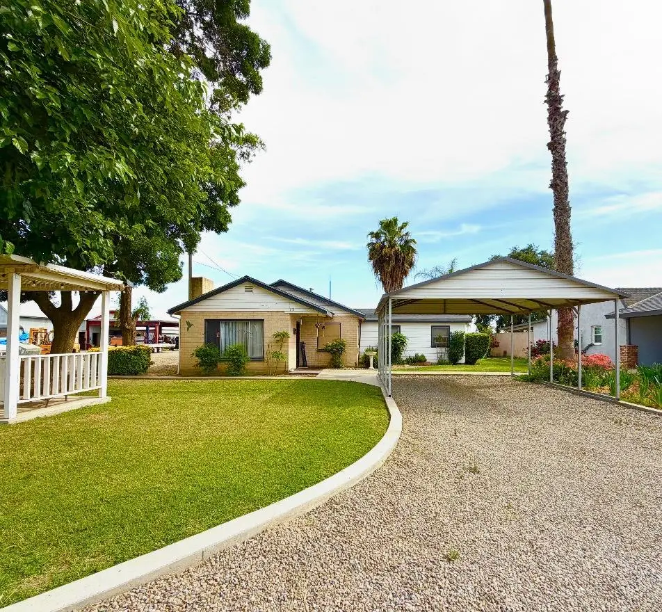 713 E Laguna Avenue, Laton, CA 93242 - #1