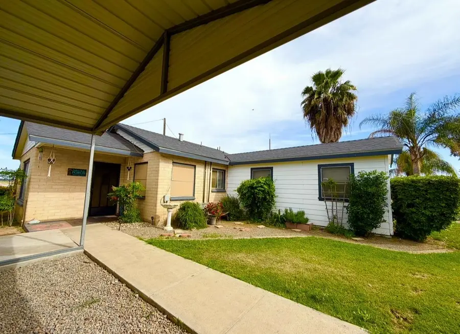 713 E Laguna Avenue, Laton, CA 93242 - #2