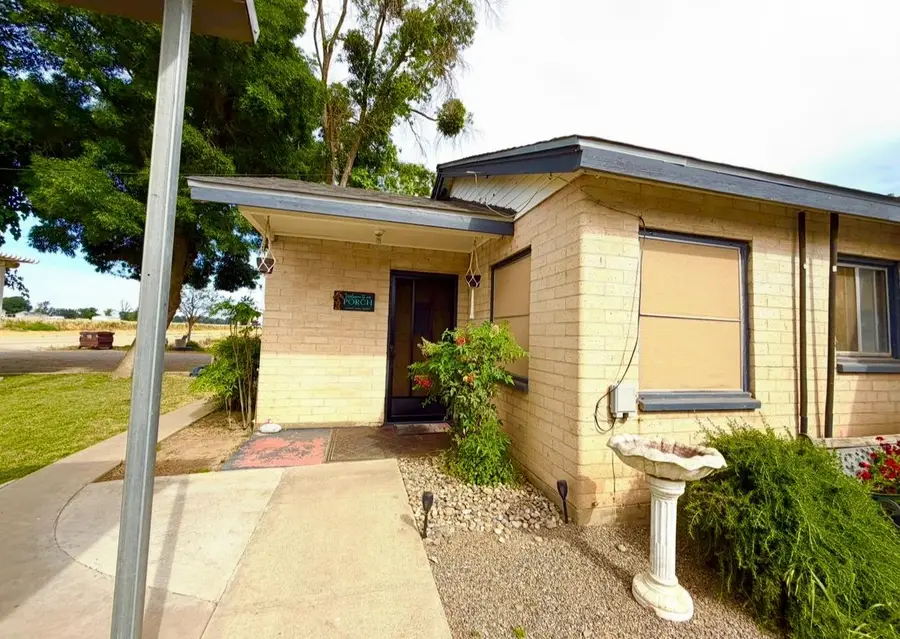 713 E Laguna Avenue, Laton, CA 93242 - #3