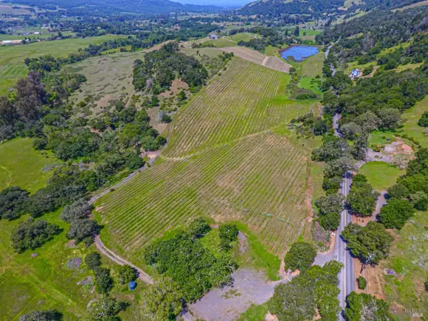 7044 Bennett Valley Road, Santa Rosa, CA 95404